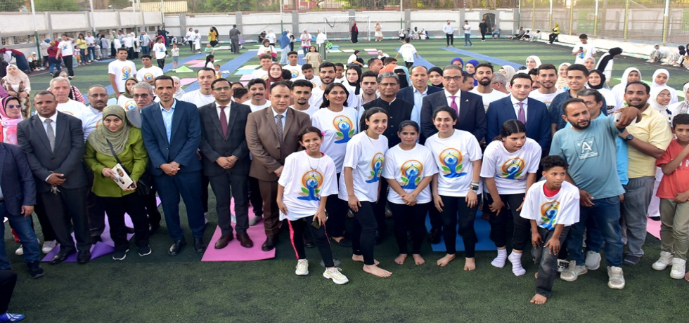 H.E. Dr. Ahmed Al-Ansari, Governor of Fayyoum, and He. Ambassador Suresh K. Reddy during Yoga event in Fayyoum governorate